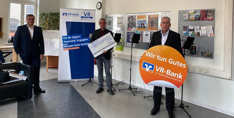 VR-Bank unterstützt Musikschule Holzminden mit 5950 Euro