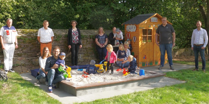 Ein eigener Sandkasten für die „Flohkiste“ zum Weltkindertag 