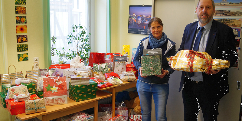 An Weihnachten nicht alleine: Geschenke, Besuche und Gespräche von den Wichtelhelfern