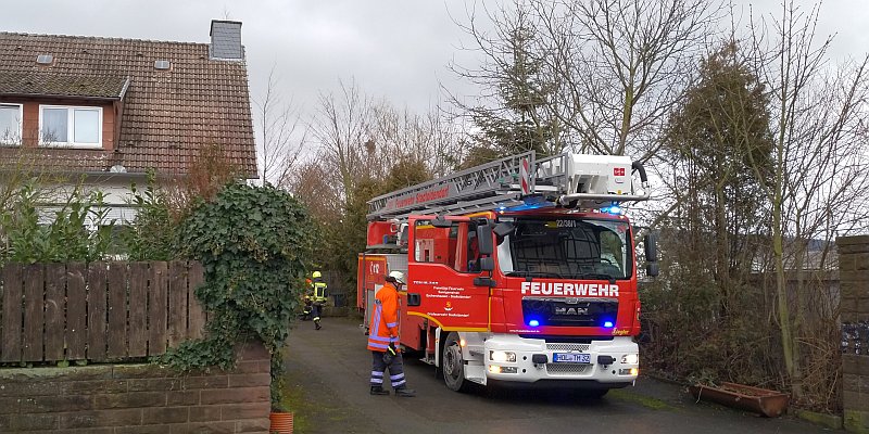 Erneut Fehlalarm bei schwarzen Rauchwolken aus Schornstein